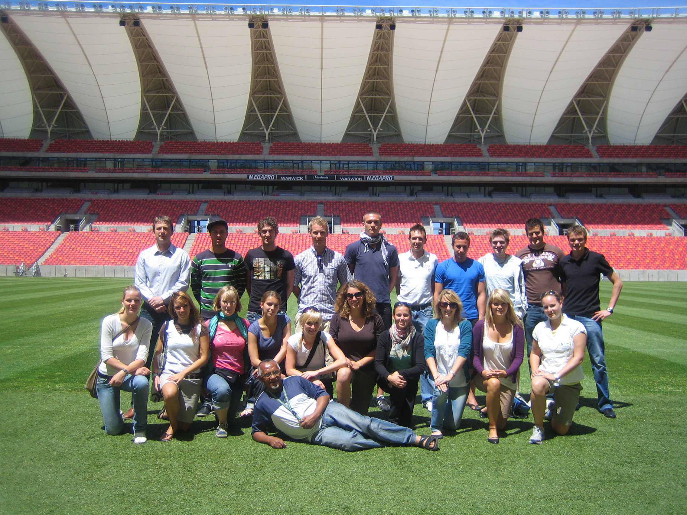 Gruppenfoto_im_Nelson_Mandela_Bay_Stadium