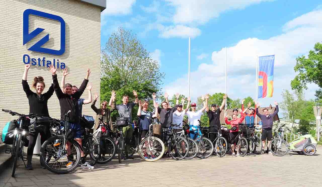 Fahrradgruppe zurück am Campus Suderburg