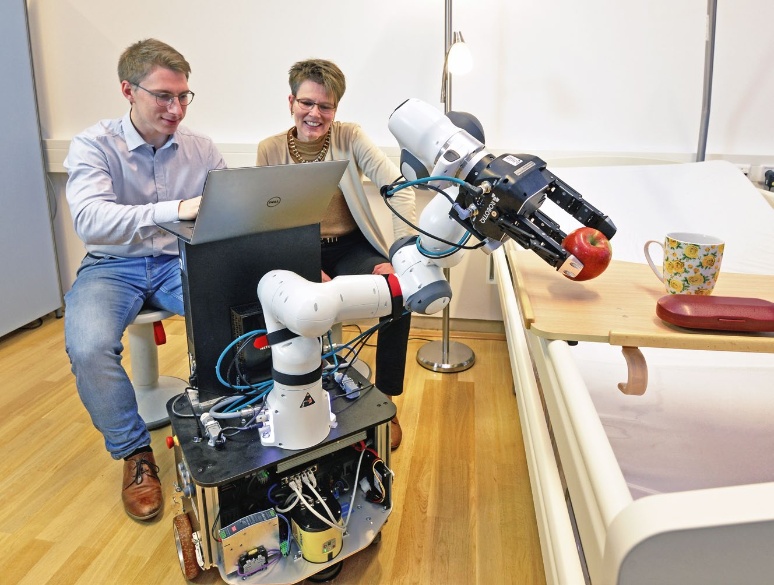 Roboterassistent im Pflegeheim