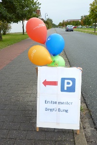 01_Luftballons_Parkplatz