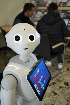Roboter Eingangsbereich OpenCampus
