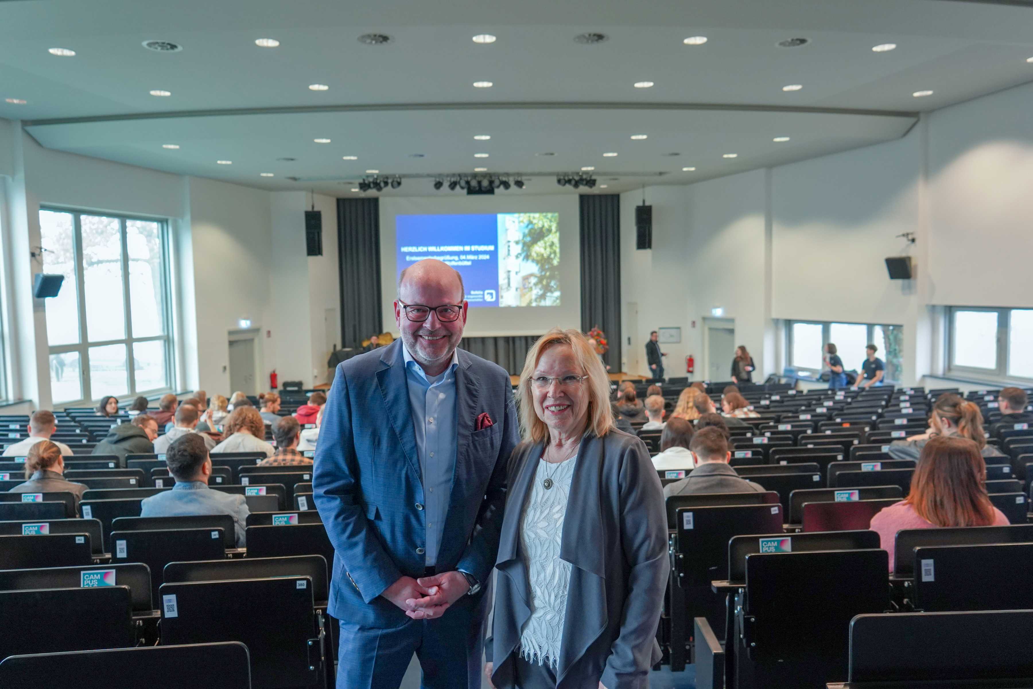 01_Pressefoto_Erstsemesterbegrüßung_Campus_WF_HeinzDieterQuack_ElkeWescheMöller_WEB