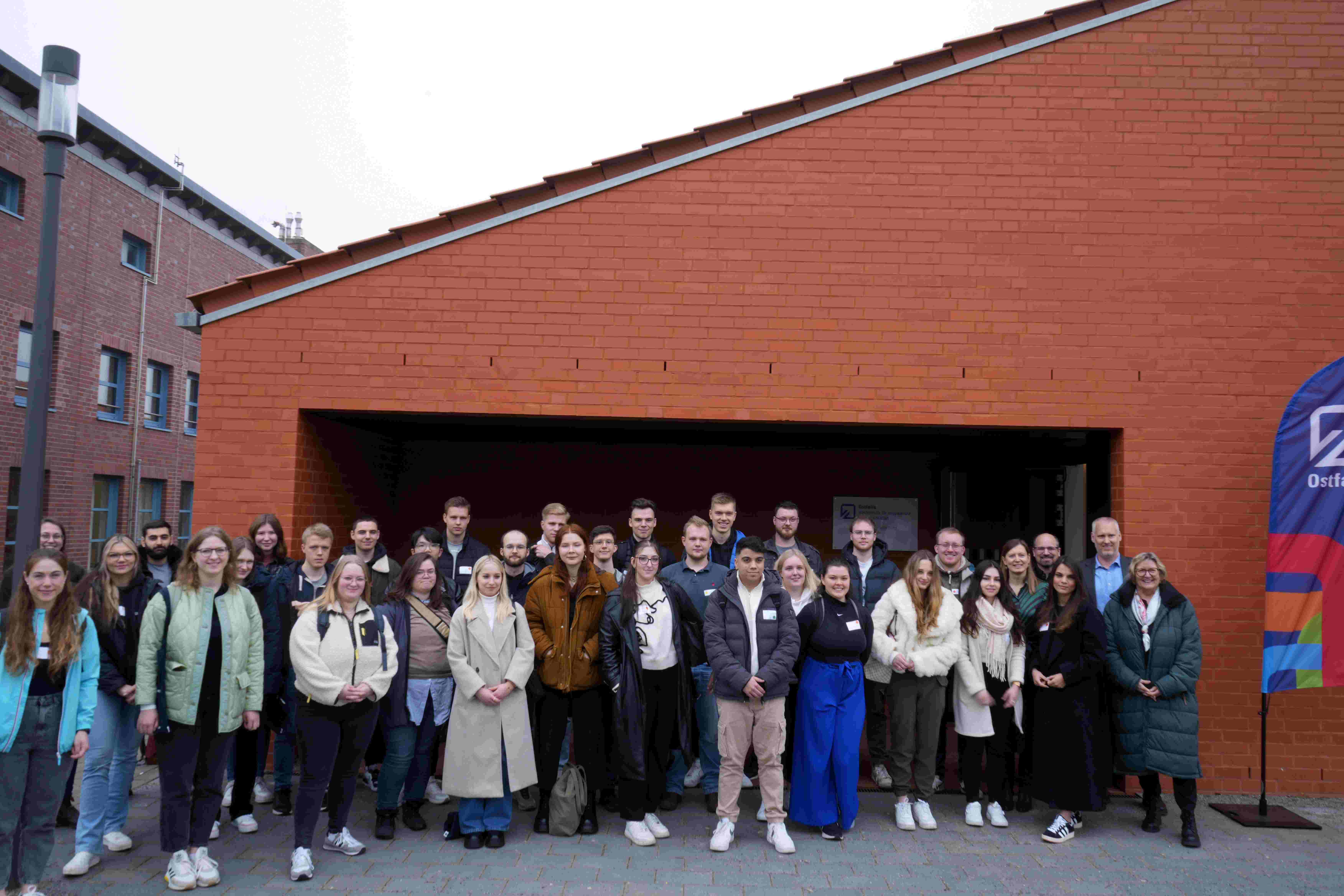 12_01_Pressefoto_Erstsemesterbegrüßung_Campus_SUD_Gruppenbild_WEB