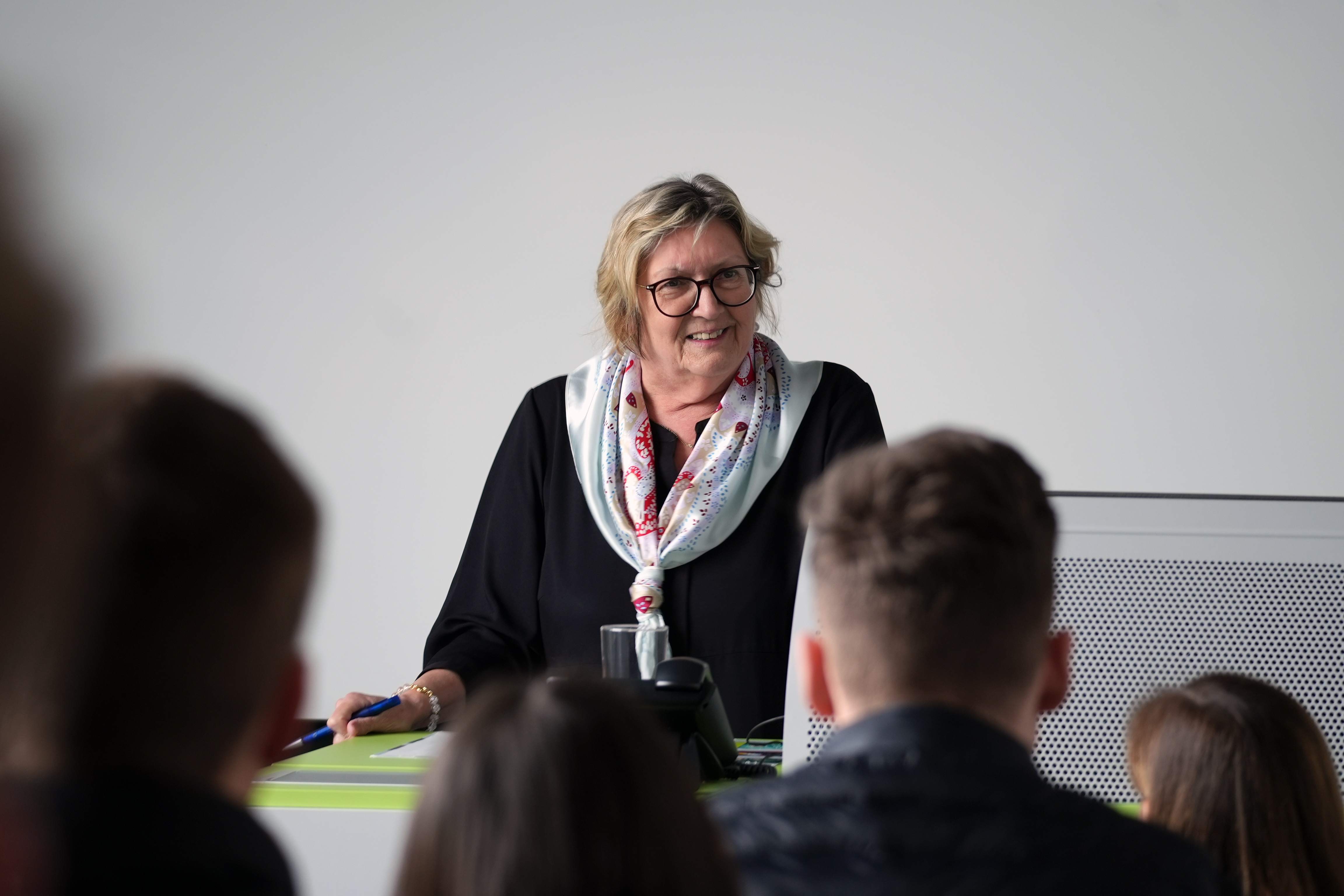 12_02_Pressefoto_Erstsemesterbegrüßung_Campus_SUD_Präsidentin_Rosemarie_Karger_WEB