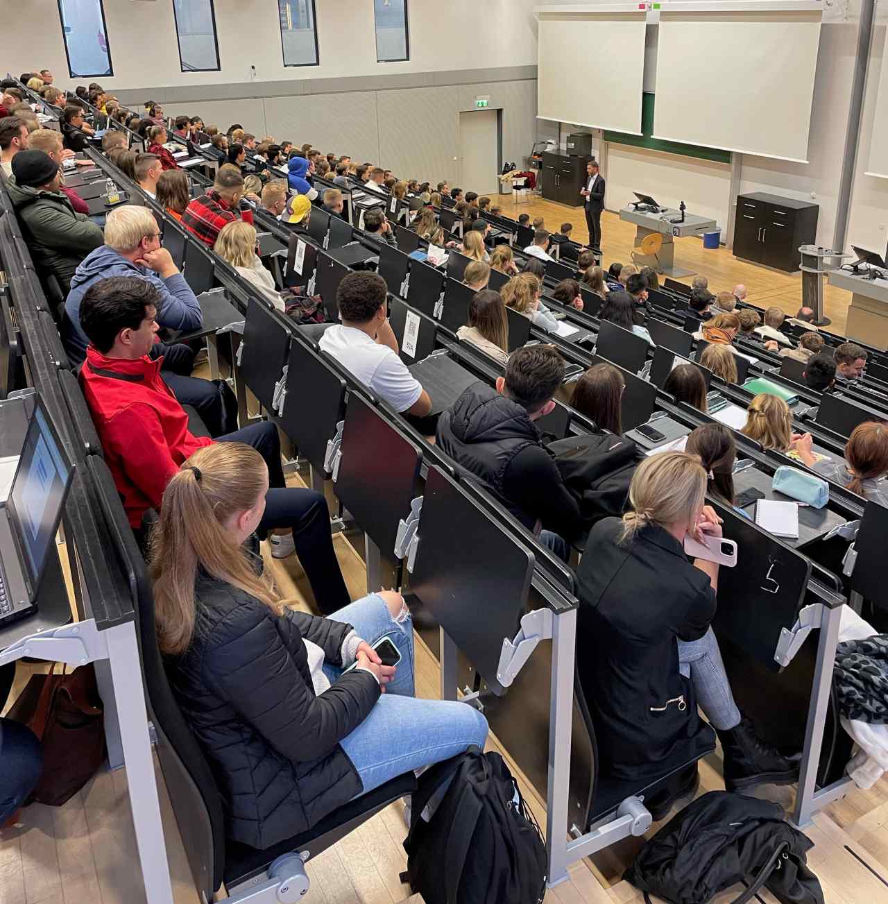 47_02_Pressefoto_Erstsemesterbegrüßung_Wolfsburg_WEB