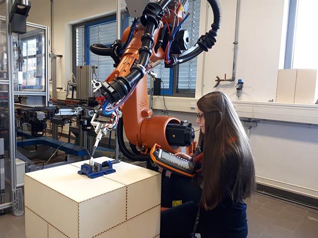 2018-02-aktuell-roboterschulg-640x480