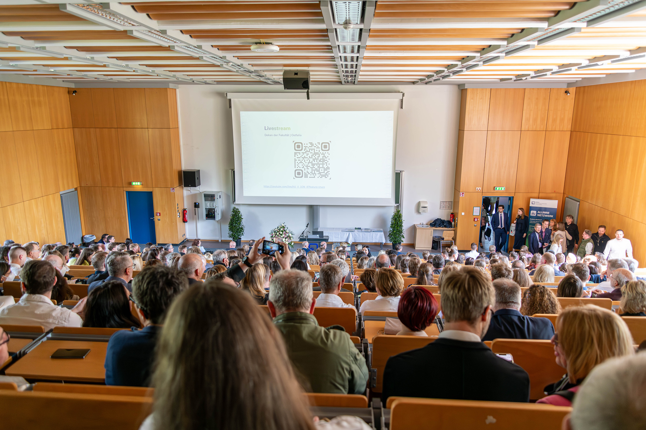 Pressefoto_02_Abschlussfeier2024_Campus_SalzgitterWEB