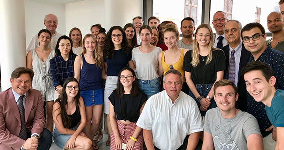 Lehrende und Teilnehmer des European Summer Program in Law