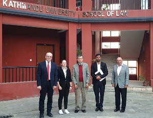 Die BELS Delegation wird an der Kathmandu University School of Law herzlich in Empfang genommen.