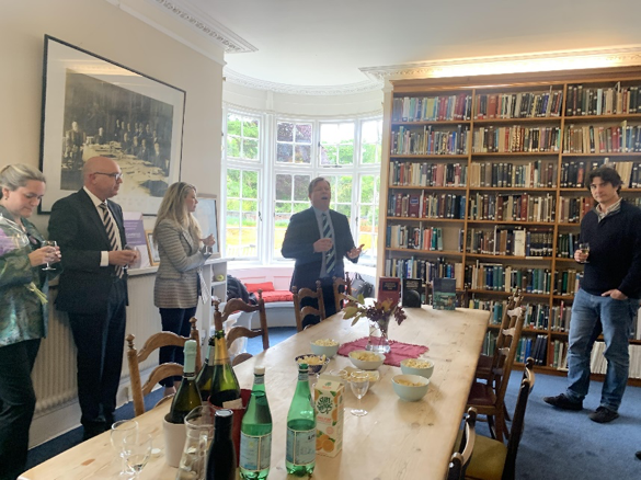 v. l. n. r.- Marie Claire Cordonier-Segger (CISDL), Winfried Huck (BELS), Elena Benaim (EU Climate Foundation), Markus Gehring (CELS), Ted Gleason (Grenoble Ecole de Management) in der Finley Library des LCIL