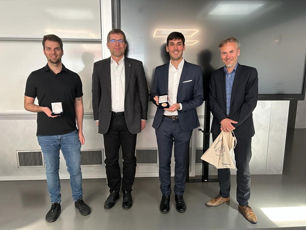v.l.n.r.: Prof. Luca Brunoni (HEG), Dekan Prof. Litschen (BELS), Guillaume Chappuis (HEG), Sebastian Barnstorf (BELS)