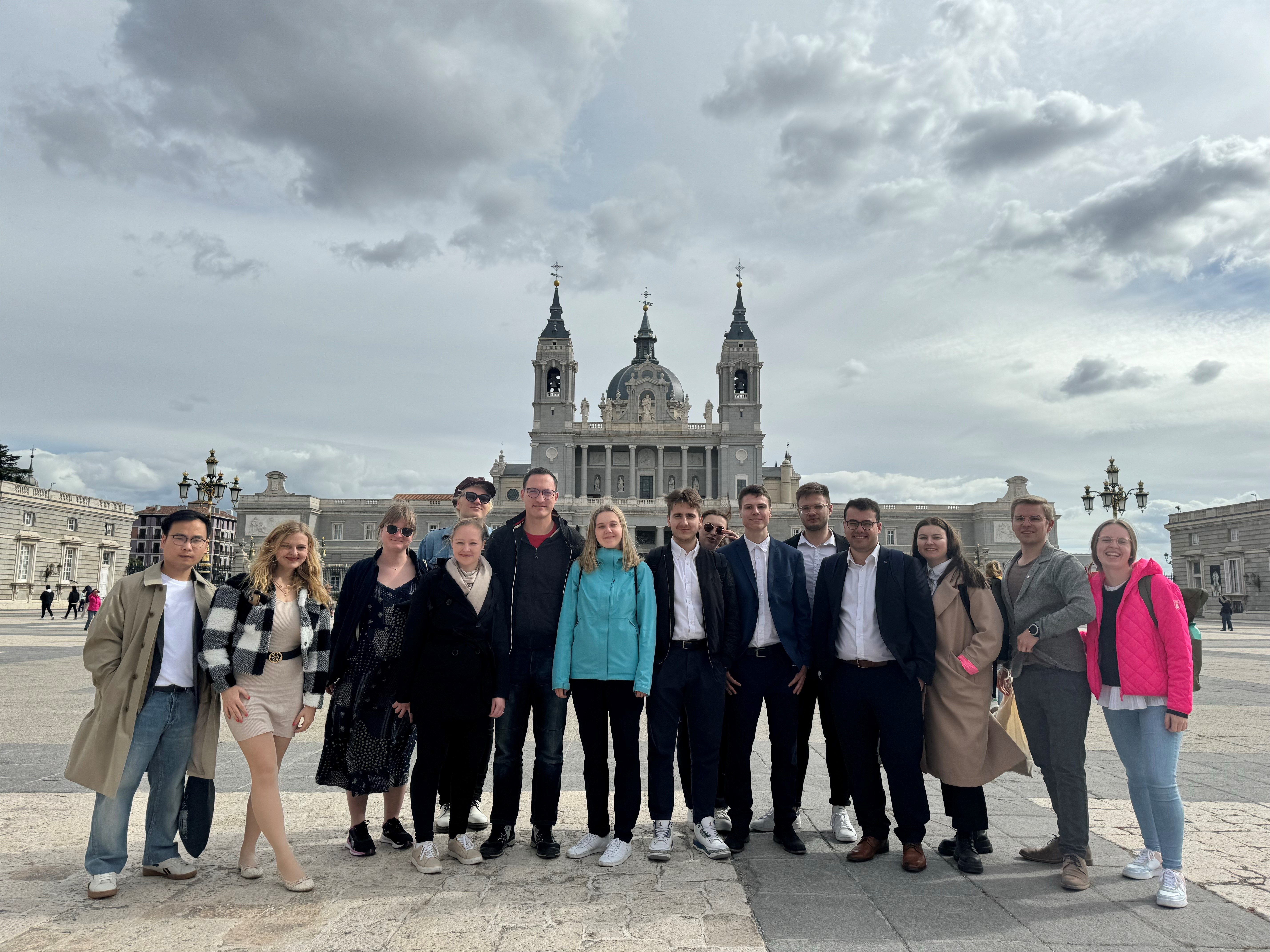 24-05-01-Gruppenfoto_RoyalPalace