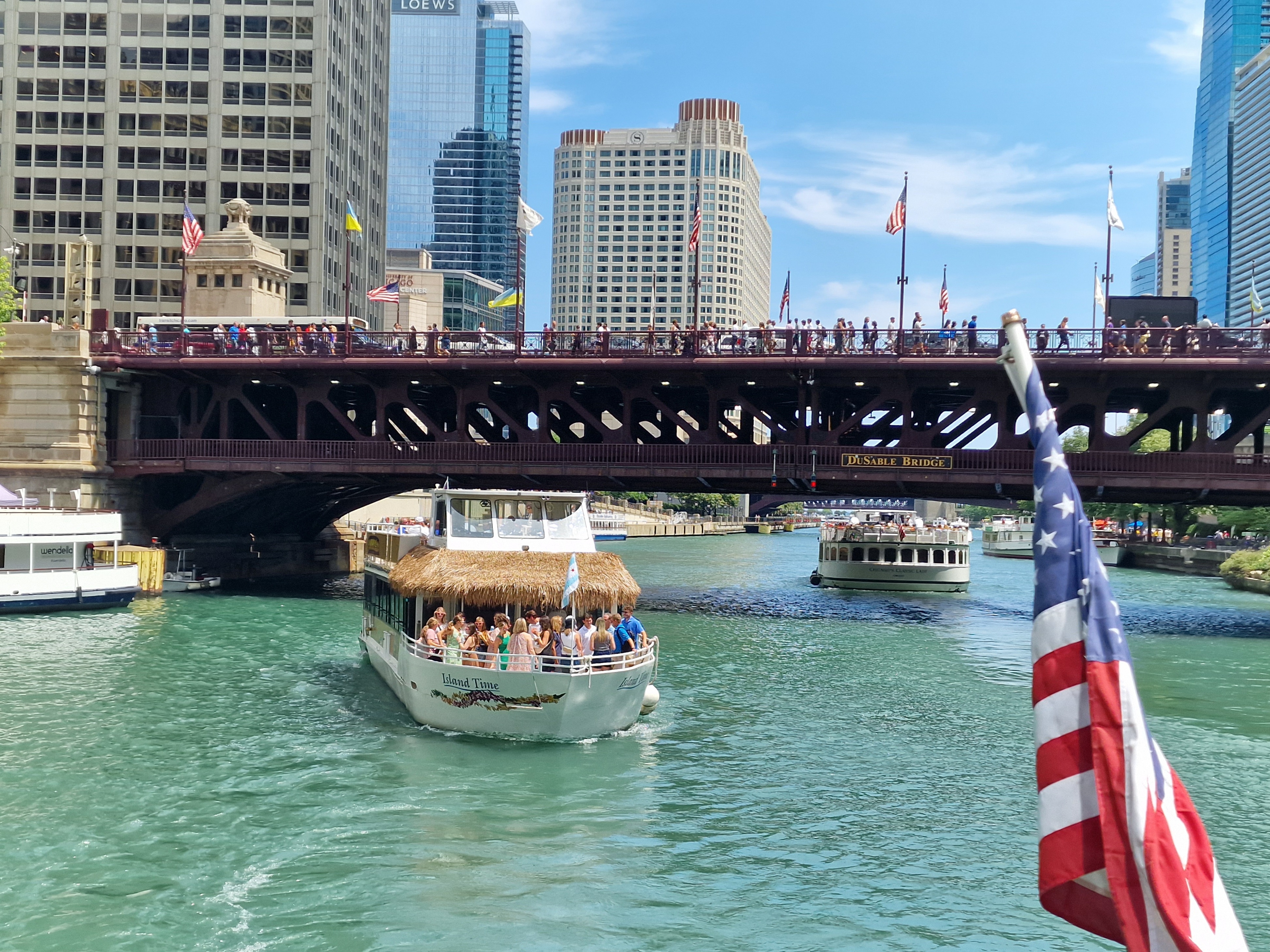 Eine Reise wert: Chicago, Illinois, vom Chicago River aus gesehen