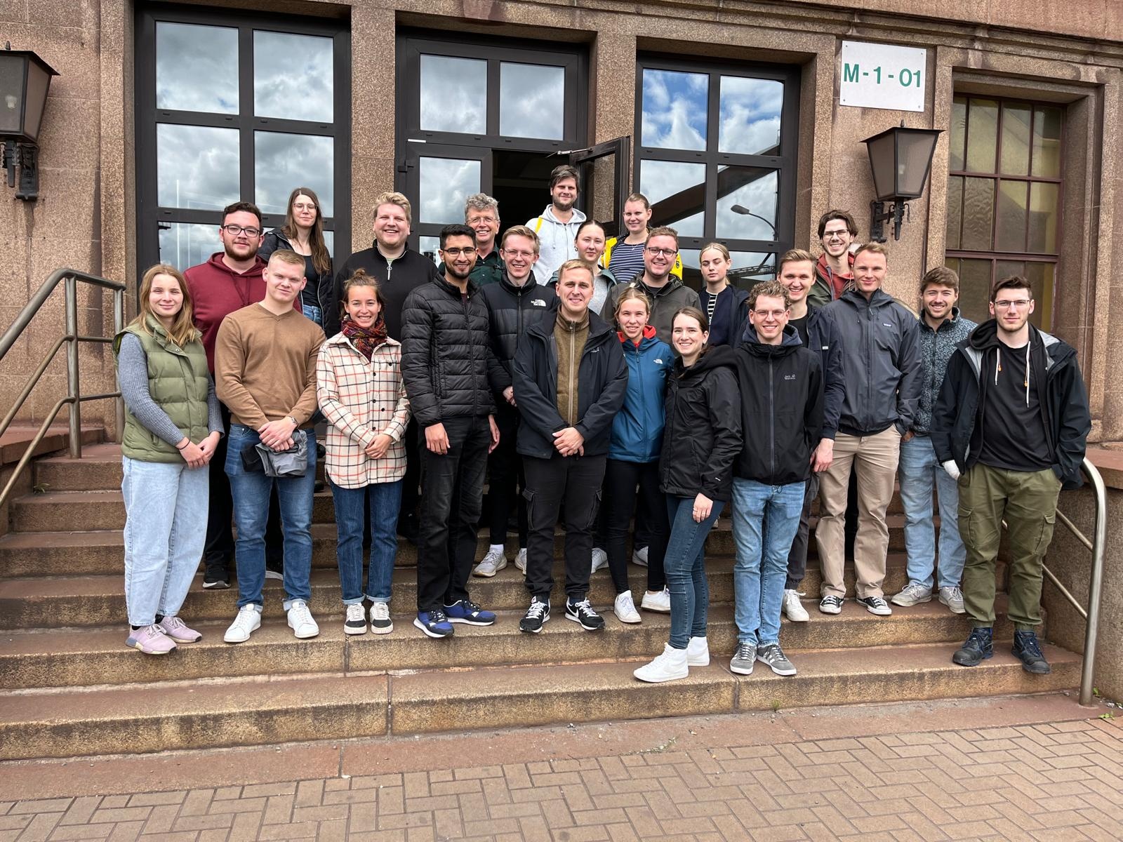 Gruppenfoto bei der Exkursion zum Hüttenwerk Salzgitter