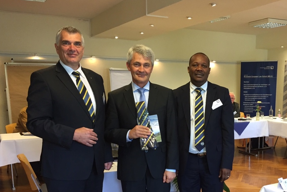 Peter Link, Geschäftsführer Burg Warberg e.V., Prof. Dr. Stefan Zeranski, Vorstandssprecher des ZWIRN und Dr. Emmanuel Kileo, Stefano Moshi Memorial University College in Tansania