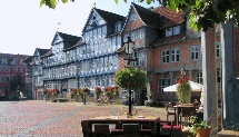 Wolfenbuettel-Rathaus-Stadtmarkt