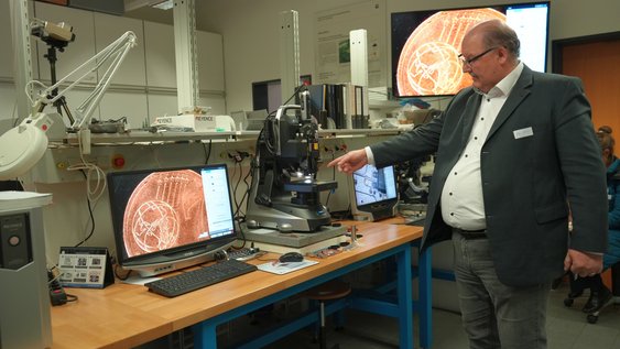 Dr. rer. nat. Albert Otten (Institut für Recycling) auf der Baustellenparty am 3. Dezember 2025.