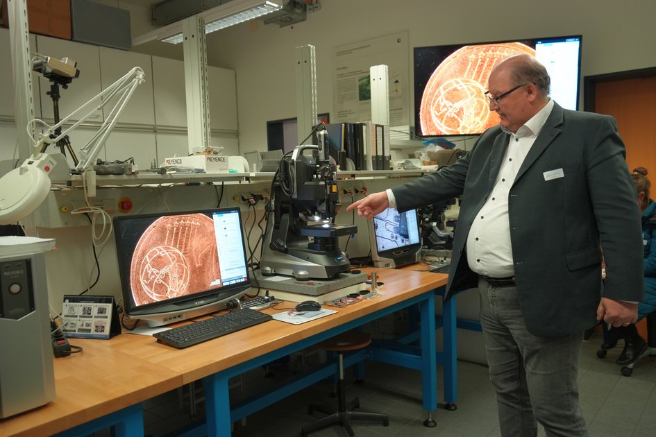 Dr. rer. nat. Albert Otten (Institut für Recycling) auf der Baustellenparty am 3. Dezember 2025.