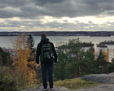 Mika und die finnische Landschaft im Herbst (öffnet Vergrößerung des Bildes)