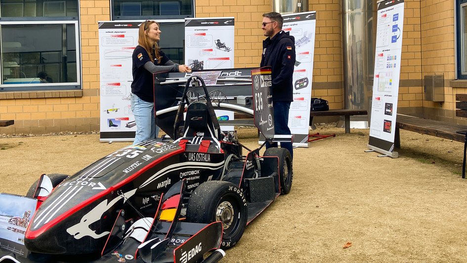 Pressefoto (Magdalena Oleszczyk): Zum Semesterauftakt präsentierten sich auch studentische Initiative wie das Team wob-racing.