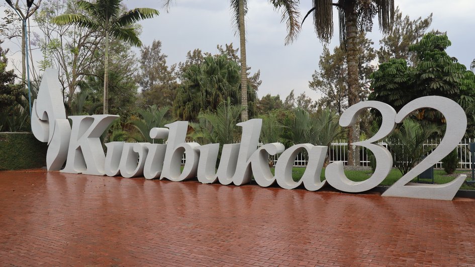 Kwibuka bedeutet Erinnerung und die "32" steht für die Anzahl der Jahre, die das Massaker her ist. Diese Zahl wird entsprechend jedes Jahr erhöht. Foto: Klaus Röttcher/Ostfalia