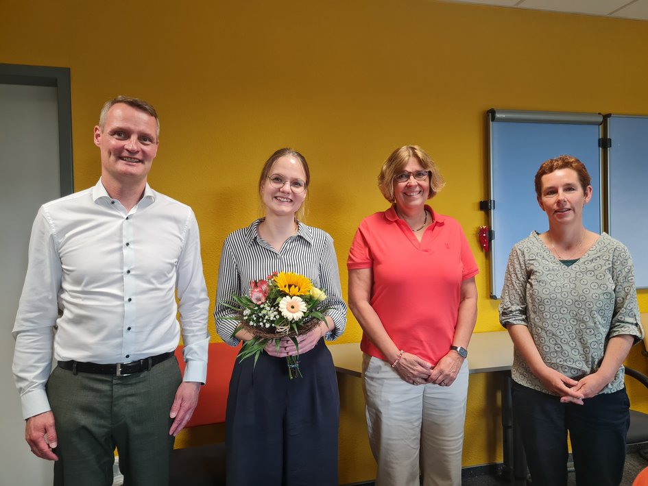 Von links nach rechts: Prof. Dr. Mario Schreiner (Hochschule für Technik und Wirtschaft des Saarlandes), Linda Münch und Prof. Dr. Sandra Verena Müller (beide Ostfalia Hochschule für angewandte Wissenschaften), Prof. Dr. Dorothee Schwendowius (Otto-von-Guericke-Universität)