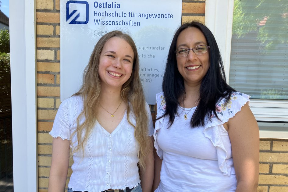 Emily Menzel und Andrea Moysen Mason