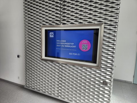 Infoscreen im Open Mobility Lab