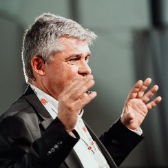 Prof. Dr. Mike Hoffmeister