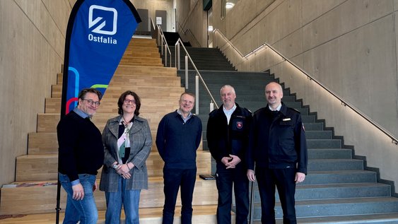 BEscu des NLBK mir Günter Meyer, Ilka Benner und Erpho Bell im Treppenhaus G
