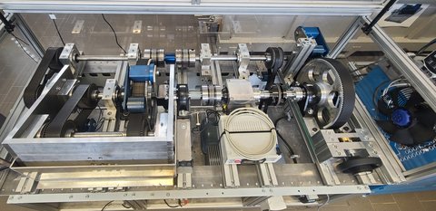 ZahnriemenverspannungsprüfstandFak. Maschinenbau - IKAMProf. Lippardt (öffnet Vergrößerung des Bildes)