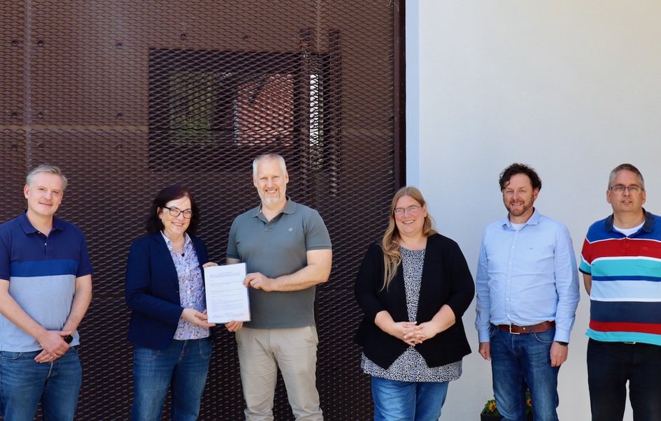 v.l.n.r.: Professor Klaus Nelting, Anne Rickmeyer, Direktorin des NLWKN, Thorsten Albers, Dekan der Fakultät Bau-Wasser-Boden, Sabrina Lorenz, Geschäftsbereichsleiterin Zentrale Aufgaben des NLWKN, Heiko Marquardt, Leiter der Betriebsstelle Lüneburg, sowie Professor Klaus Röttcher.