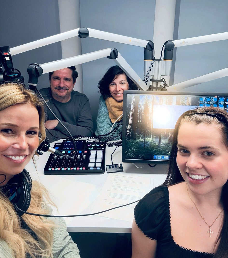 Maria Pfützner und ihre Gäste bei der Aufnahme der Podcastfolge