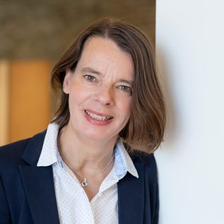 Dipl. Kffr. Silvia Menneking