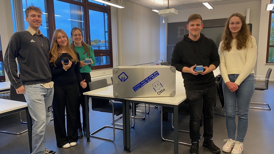 Das Bild zeigt die Studierenden, die am Otto-Projekt mitgewirkt haben.