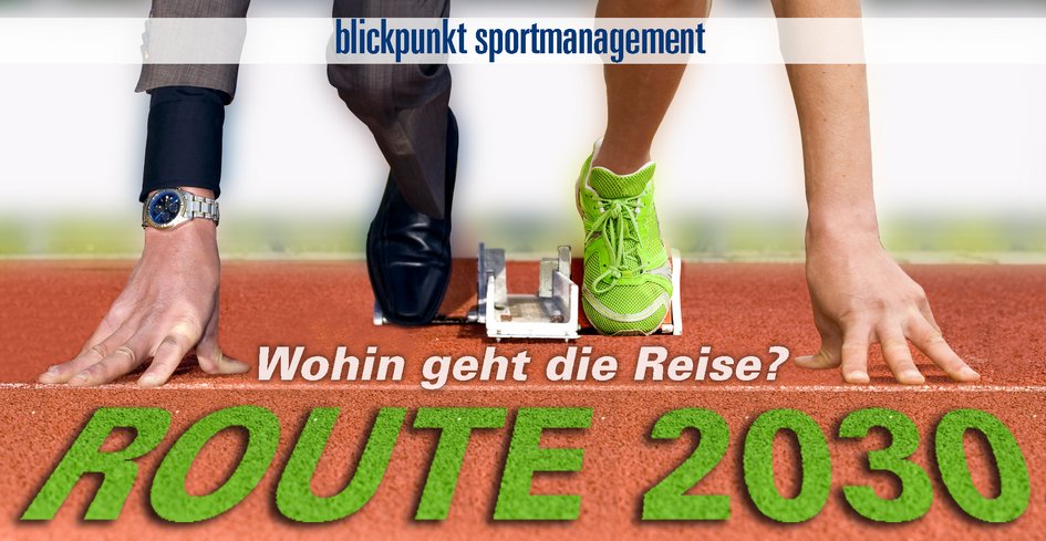 Es sind die Hände und Füße einer Person in der Startposition auf einer Laufbahn zu sehen, wobei die linke Hälfte einen Anzug samt Anzugschuhe und Armbanduhr und die rechte Hälfte typische Laufschuhe trägt. Am unteren Bildrand steht der Schriftzug "Route 2030 - Wohin geht die Reise?".