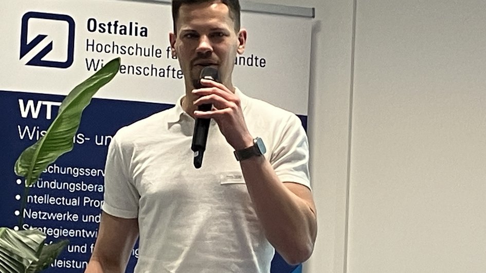 Dominic Thormann, Solo-Founder von eco.Triver, auf dem Startup-Lunch der Ostfalia im WOW!