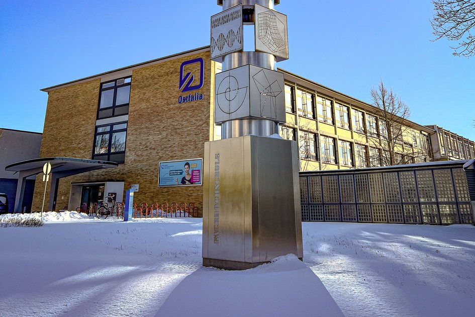 Ostfalia Campus Wolfenbüttel im Schnee.