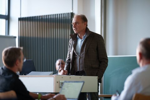 Dr. Ralf Utermöhlen, Unternehmer und Vizepräsident der IHK Braunschweig, beim Auftakt der MINT-Offensive mit der Stiftung Kinder forschen an der Ostfalia Hochschule in Wolfenbüttel. (öffnet Vergrößerung des Bildes)