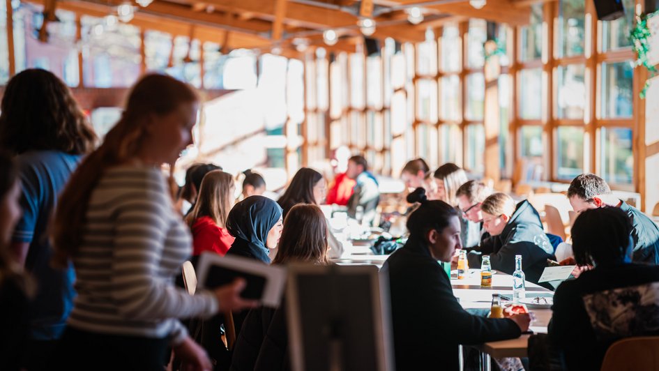 Nach der Begrüßung gibt es am Campus Suderburg Frühstück für die Erstsemester.