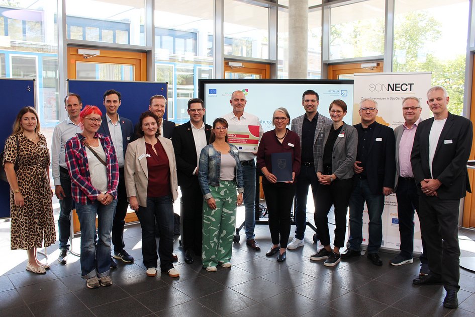 Vertreter*innen der Projektpartner beim Kick-off für das Innovationsnetzwerk SONNECT am Ostfalia-Campus Wolfenbüttel.