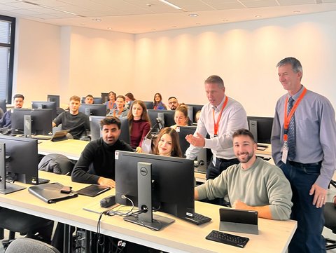 Vorlesung bei der 11. Internationalen Woche der Ostfalia Hochschule am Campus Wolfsburg. (öffnet Vergrößerung des Bildes)