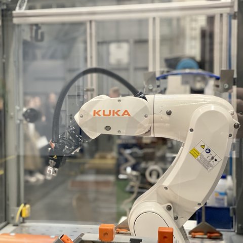 Foto Roboterarm im Labor (öffnet Vergrößerung des Bildes)