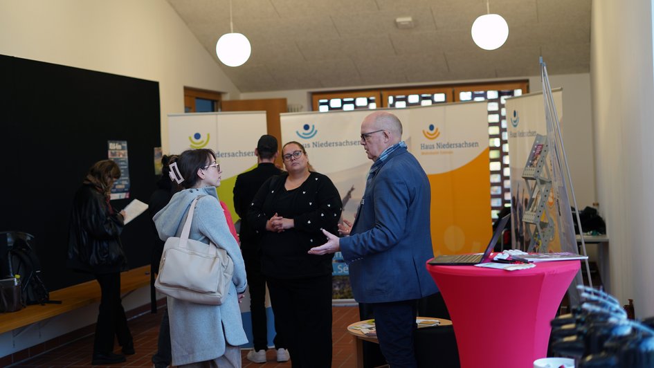 Netzwerken, austauschen, informieren - auf dem Markt der Möglichkeiten.