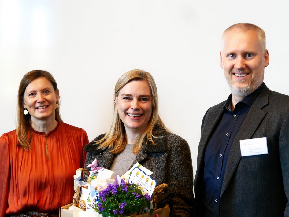Pressefoto 2 Paul Mandelkow/Ostfalia: Mit der Erstsemesterbegrüßung am Campus Suderburg begann auch die erste Arbeitswoche der neuen Präsidentin der Ostfalia, Prof. Dr. Julia Siegmüller (Mitte). Sie wurde von Dekanin Prof. Dr. Antje Baumgarten und Dekan Prof. Dr. Thorsten Albers herzlich willkommen geheißen. 