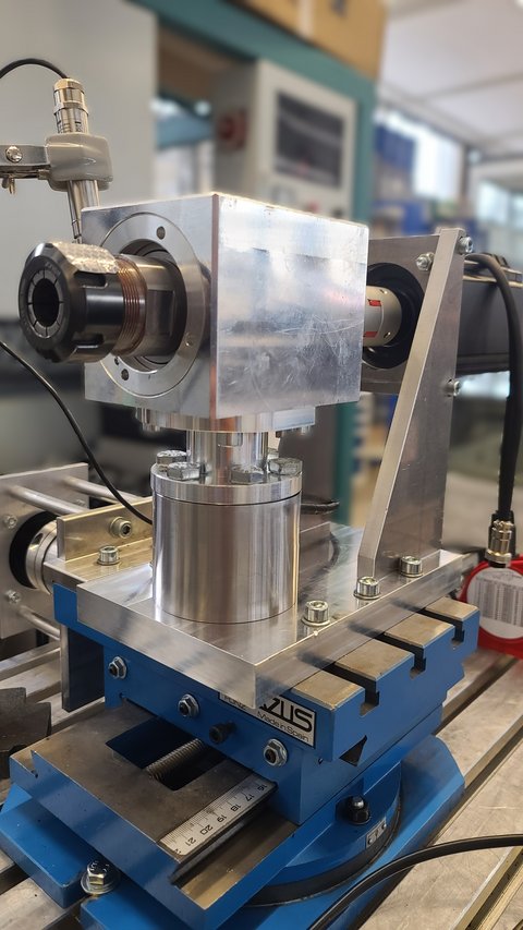 Lagergehäuse auf MehrkomponentenkraftsensorFak. Maschinenbau - IKAMProf. Lippardt (öffnet Vergrößerung des Bildes)