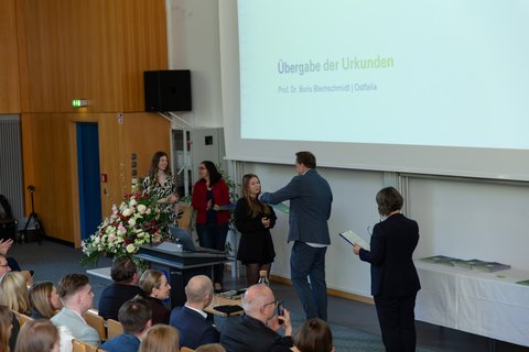 Abschlussfeier 2026 an der Ostfalia am Campus Salzgitter (öffnet Vergrößerung des Bildes)