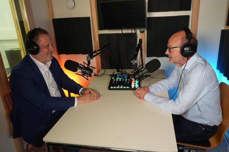 Prof. Dr. Heinz-Dieter Quack und Wasserexperte Prof. Dr. Jens Wagner sprechen im Ostfalia-Podcast „Einfach Forschung“ über sichere und nachhaltige Wasserversorgung im Klimawandel.