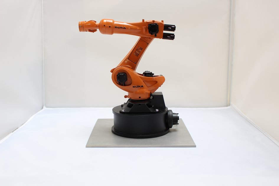 orangener kleiner Roboter