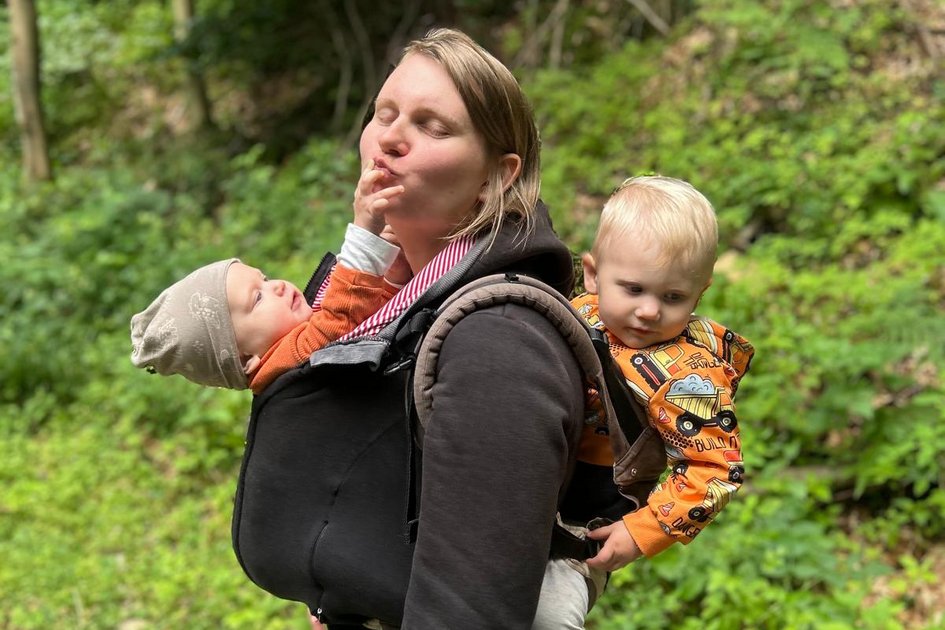 Studentin Stephanie Raphael mit ihren zwei Kindern 